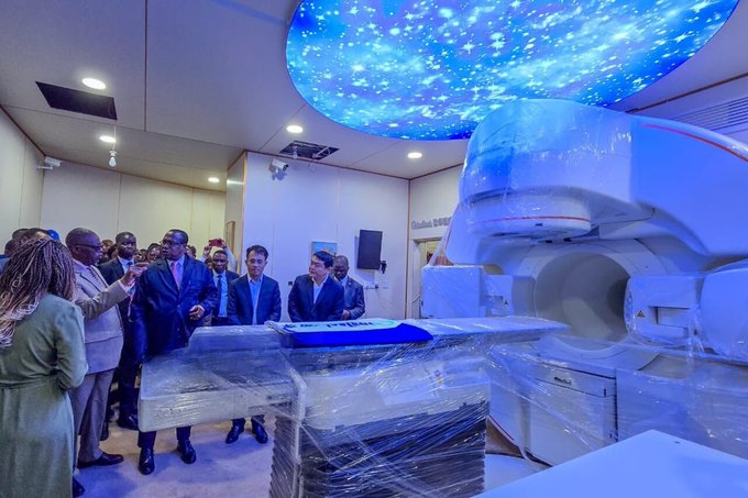 RichardGarwe's tweet photo. @Leokoni @FlorenceMago @Sophie_Mokoena Due to #Zimbabwe's reintegration it is now able to buy machines like this!!! https://t.co/0PG4C2dLfq