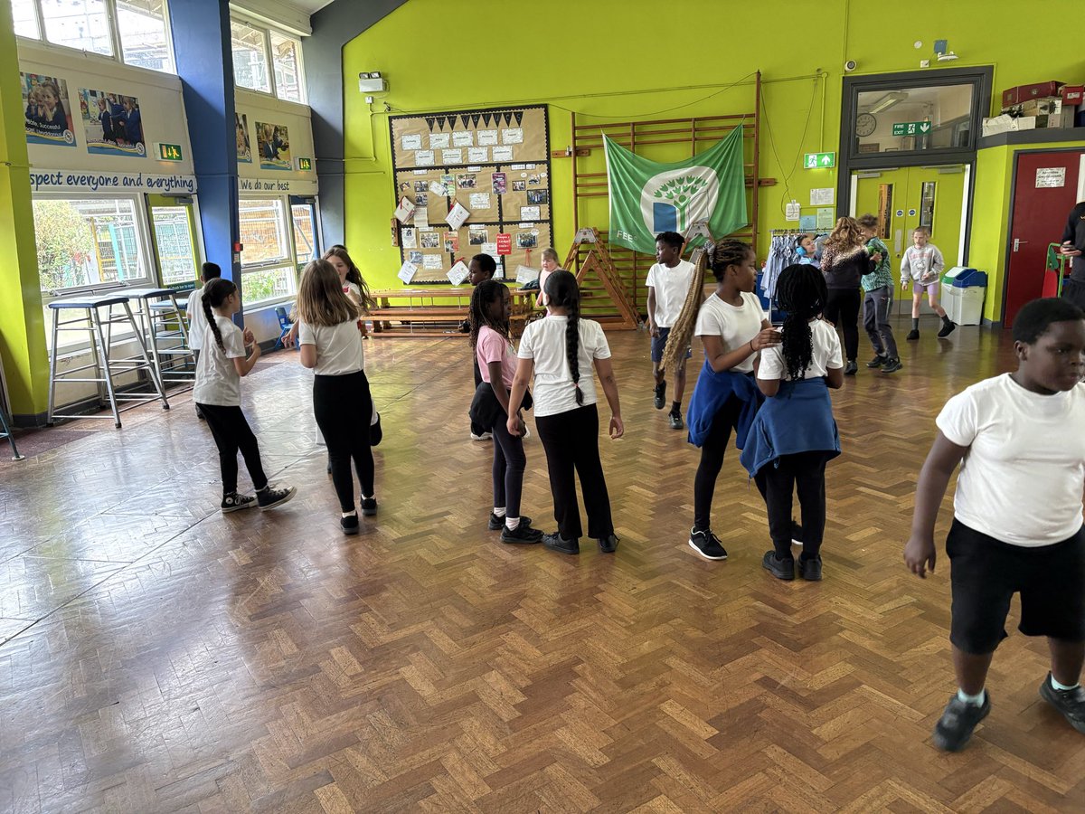 CountyCommunity's tweet photo. We loved hosting a Joy of moving festival at Somerton Primary School yesterday!🙌
We were grateful to be invited to support the school on their Healthy Living Day, we delivered a range of @JoyofMovingUK activities to different year groups.
@FerreroUK 
#JoyofmovingUK https://t.co/11ixquJL6I