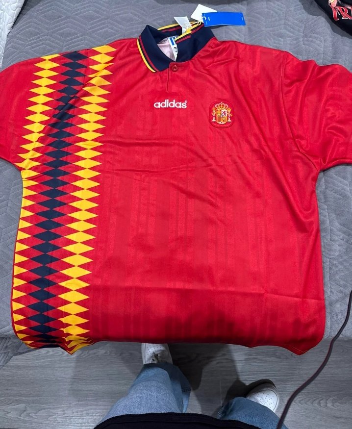 Yusto680876's tweet photo. Goshodo ameamua kunisurprise lakini ameleta ya Spain badala ya Portugal ama Congo. 
Hii itabidi arudishe. https://t.co/ARU2LByZ7x