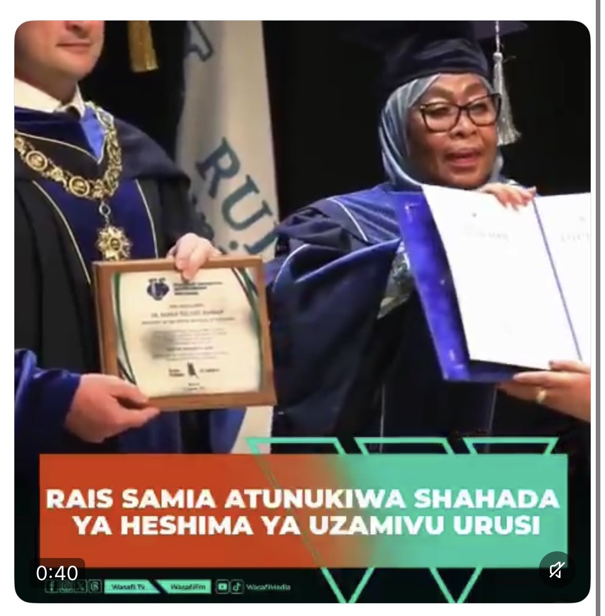 PMadeleka's tweet photo. Mheshimiwa Rais SAMIA SULUHU HASSAN ndiye Rais mwenye PHD NYINGI ZAIDI DUNIANI. Asante sana mama kwa KUTUHESHIMISHA KITAALUMA. Pokea 💐🌷🌹🥀 yako. https://t.co/uSJbiOLRvY