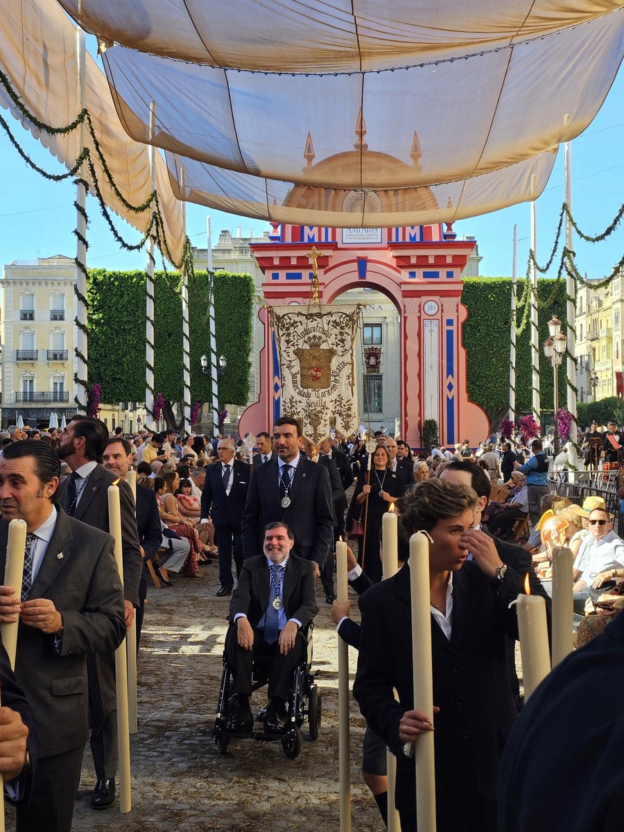 HdadMision's tweet photo. 🛐 Hoy, una representación de la Archicofradía ha participado en la Procesión del Corpus Christi organizada por el Cabildo Catedral de Sevilla.

Un honor rendir culto público al Señor Sacramentado en el corazón de nuestra ciudad. 🙏

Que el Señor Sacramentado nos colme de bendiciones y siga siendo luz y guía para nuestra Archicofradía.

#LaMisión2026