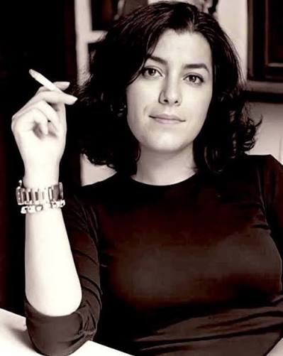 artphilosophee's tweet photo. آخی خبر فوت خانم مرجان ساتراپی چهره به حق داستانهای مصور ایرانی در سطح جهان باورنکردنی و مایه تاثر بسیار شد.
صد حیف از کسی که تجربه تلخ و زندگی واقعی مردم نسلهای اخیر را در عرصه جهانی بی هیچ ادعا مطرح کرد و از دریافت لژیون دونور هم گذشت.
🖤🖤🖤😔 https://t.co/DlBpHr2EaA