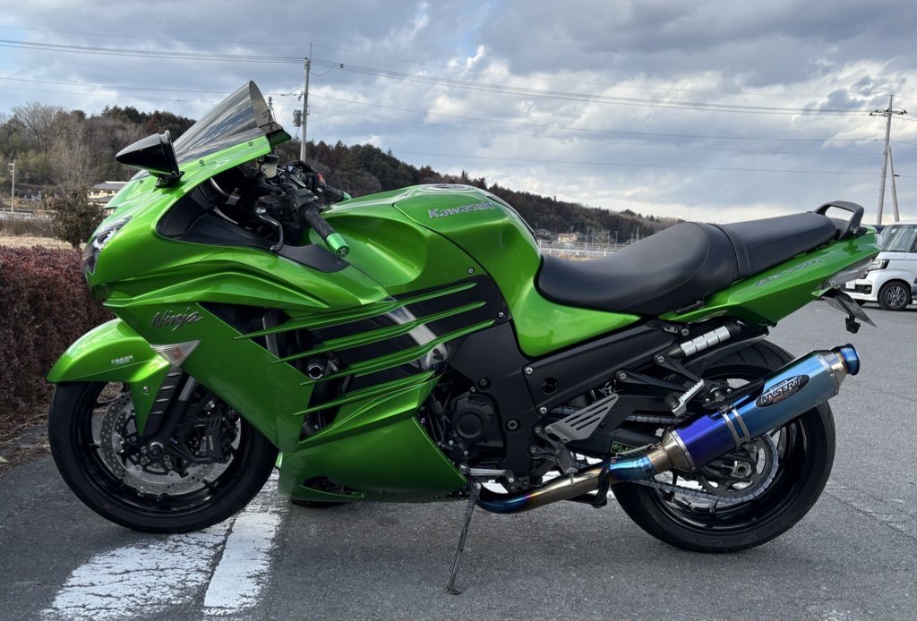 自分のバイクに付けているマフラーはどこ製なのか言う カワサキ車に