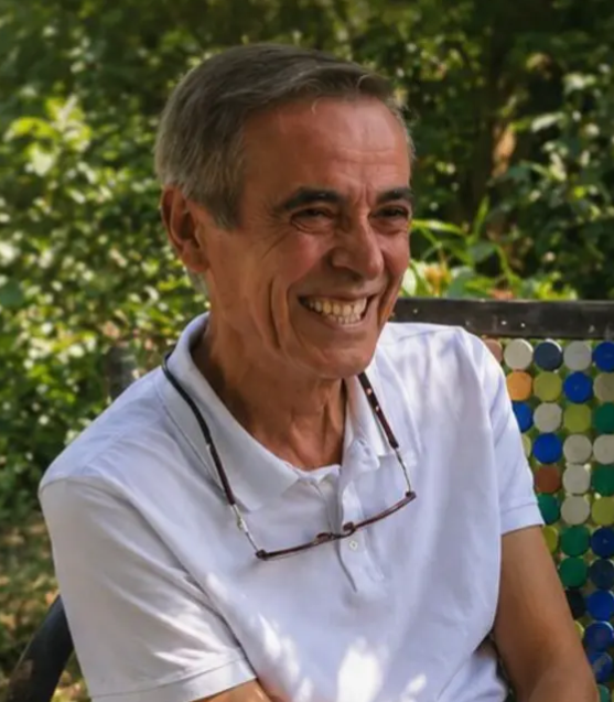 sweetseeds_es's tweet photo. Con gran tristeza, hoy nos despedimos de un gran amigo y una magnífica persona, Sebastián García Valeroso —Sebas—, pionero del activismo cannábico en España y fundador del mítico growshop El Punto Eres Tú. Desde Sweet Seeds® lamentamos profundamente la pérdida de esta leyenda, que siempre será recordada con mucho cariño por nosotros y por todos los amantes de nuestra querida planta. Que descanses en paz 🙏    https://t.co/2q7gAuMFIR