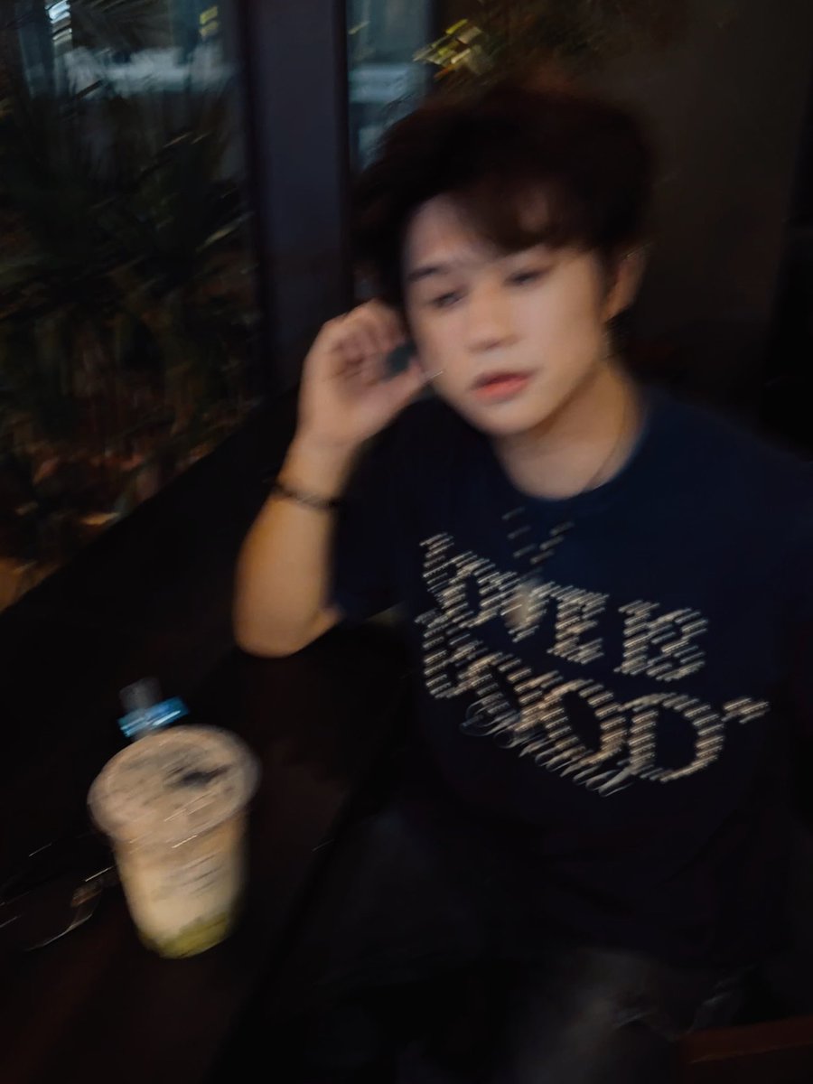 BunoJH's tweet photo. 再喝几杯 https://t.co/0E9QANwh6t