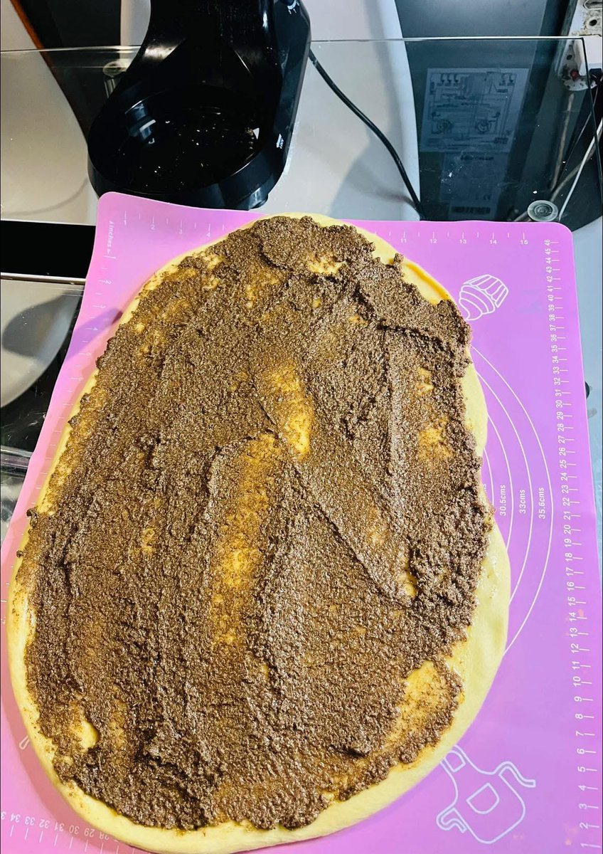 Raesetja123's tweet photo. This weather is for cinnamon rolls ❤️

Dear future husband… you &amp; the kids will be well fed. I promise 🤞🏼🥹 https://t.co/Ip0MmQRM2C