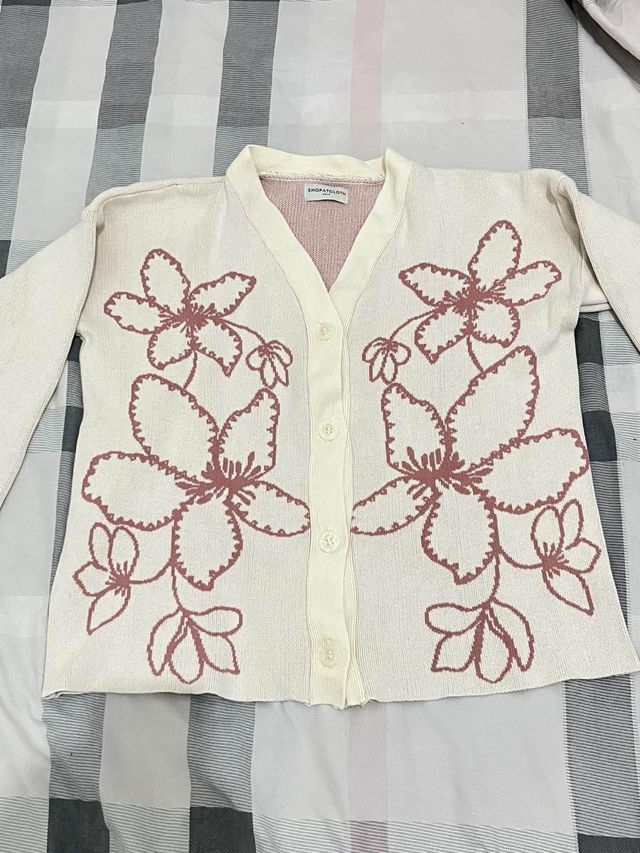 cennasale's tweet photo. want to sell #wts preloved SHOPATCLOTH - Prairee Ryu Cardigan 
- good condi 
- baru kepake 3 kali 
- 195k aja 
#zonauang https://t.co/HISQbOCCwz