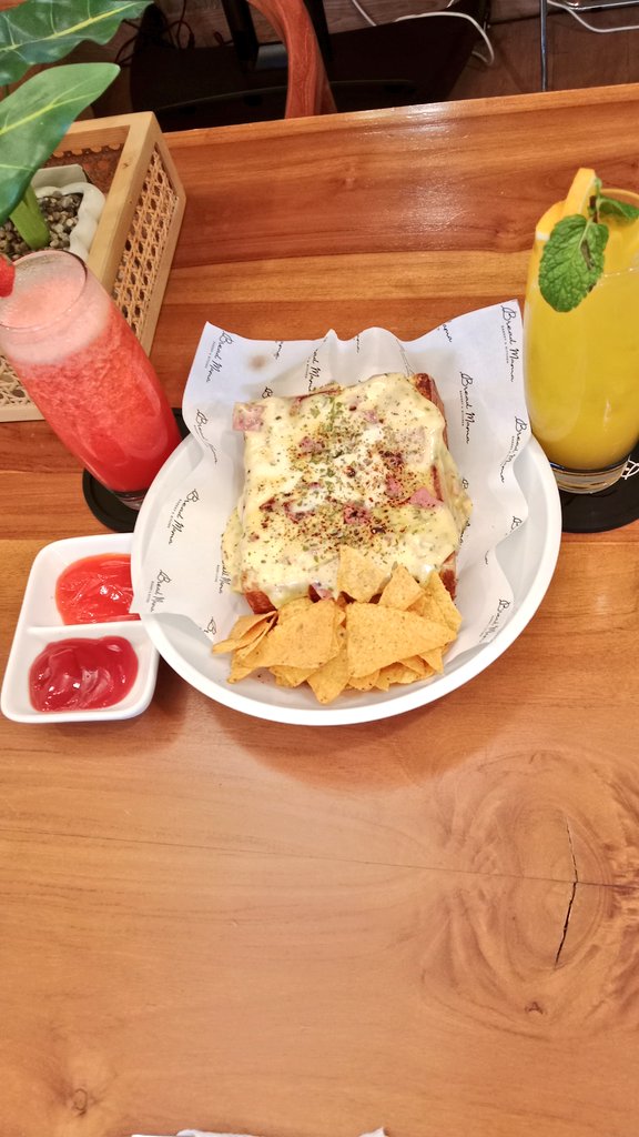 deberyls's tweet photo. Nyobain Bread Mama di TIS Square🥳
Enaak enakkk tapi mahalll😂 https://t.co/BiDugCacSR