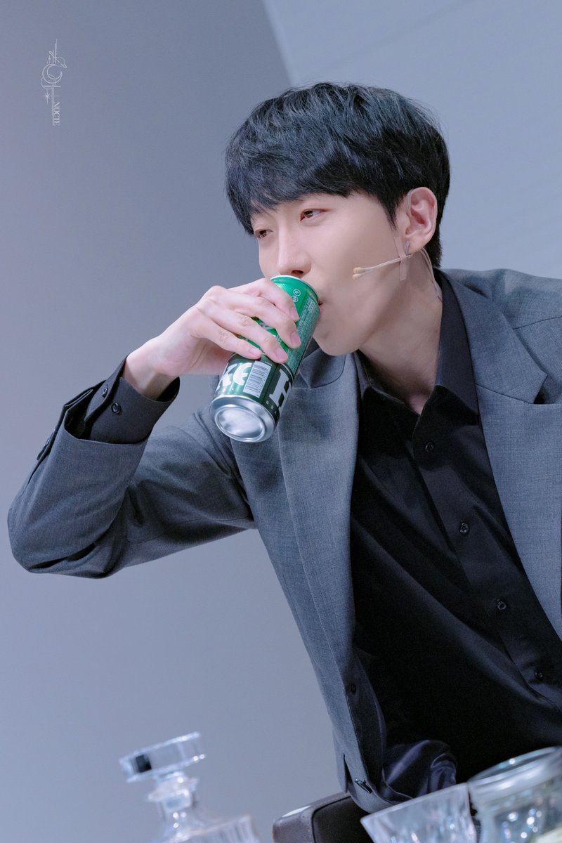 nocte_record's tweet photo. 260603 N 아트 커튼콜데이
마크 役 김재범 배우님
-
𝘾𝙝𝙚𝙚𝙧𝙨! https://t.co/DPFBLu4C4b