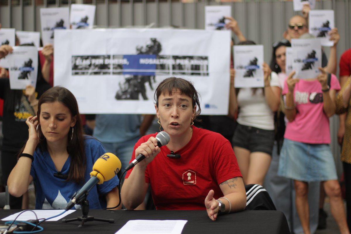 AlertaSolidaria's tweet photo. ⚠️ Interior canvia de criteri i multa ara protestes pacífiques!

Trapero i @nuriaparlon obren un nou front contra el dret de protesta: multes a manifestants pacífics.

Amb la @coshac_sindicat i el @sh_lescorts denunciem 88 multes - 50.000 € contra el sindicalisme d'habitatge ❗ https://t.co/lidrmrWg7i