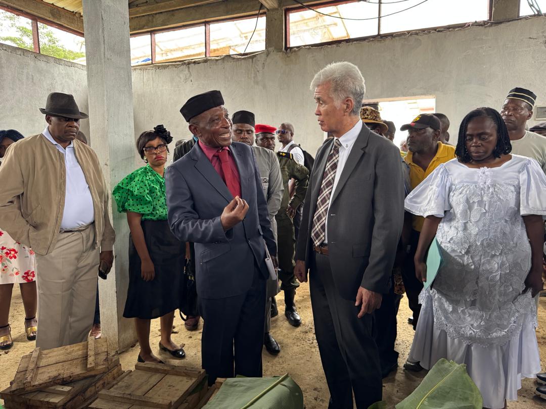 AmbJaponCMR's tweet photo. 𝓒𝓸𝓸𝓹é𝓻𝓪𝓽𝓲𝓸𝓷 é𝓬𝓸𝓷𝓸𝓶𝓲𝓺𝓾𝓮 𝓮𝓷𝓽𝓻𝓮 🇯🇵🇨🇲
Le Japon et la Commune d’Ebolowa 2 ont inauguré une nouvelle unité de traitement de cacao, financée à hauteur de 56 million FCFA dans le cadre des #Microprojets.
#Cameroun #Coopération #Cacao https://t.co/C8VHcEkgFg