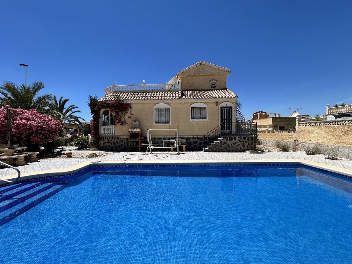 ThinkSpain's tweet photo. 3 bedroom Villa for sale in Camposol with pool garage - € 249,950 https://t.co/PFYNkgCBNc https://t.co/0jWk1FdsNr