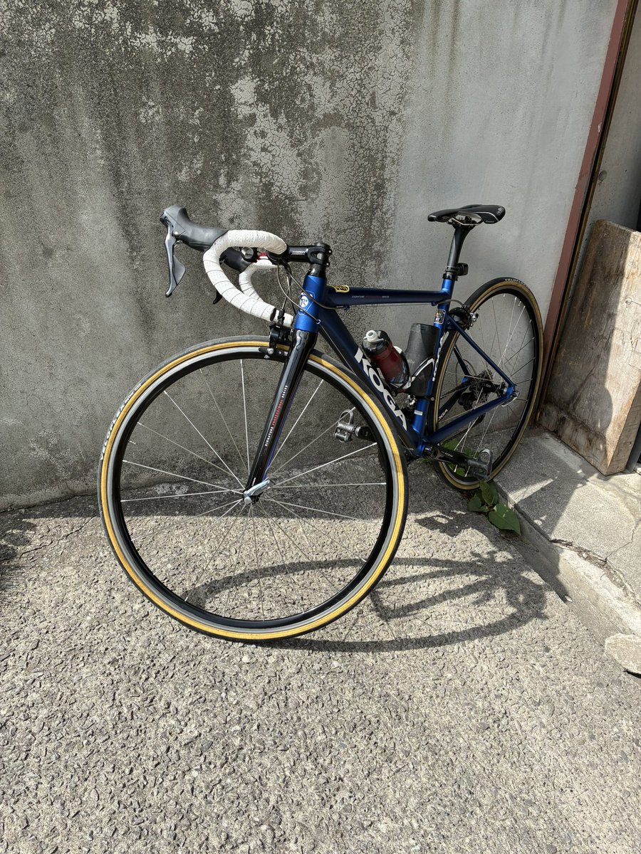 DENZI3's tweet photo. のむラボ4号+プロツアー25c
いや、これいいわ、シャマルより。
巡航のスムーズさは変わらずに登坂も軽い。
以前レーゼロ履いた時は硬さにやられてて、剛性的にはレーゼロ>シャマル>のむラボ　のはずだから、ありさちゃんの固さには多少柔いホイールの方が良いみたい。 https://t.co/colCEGH6jr