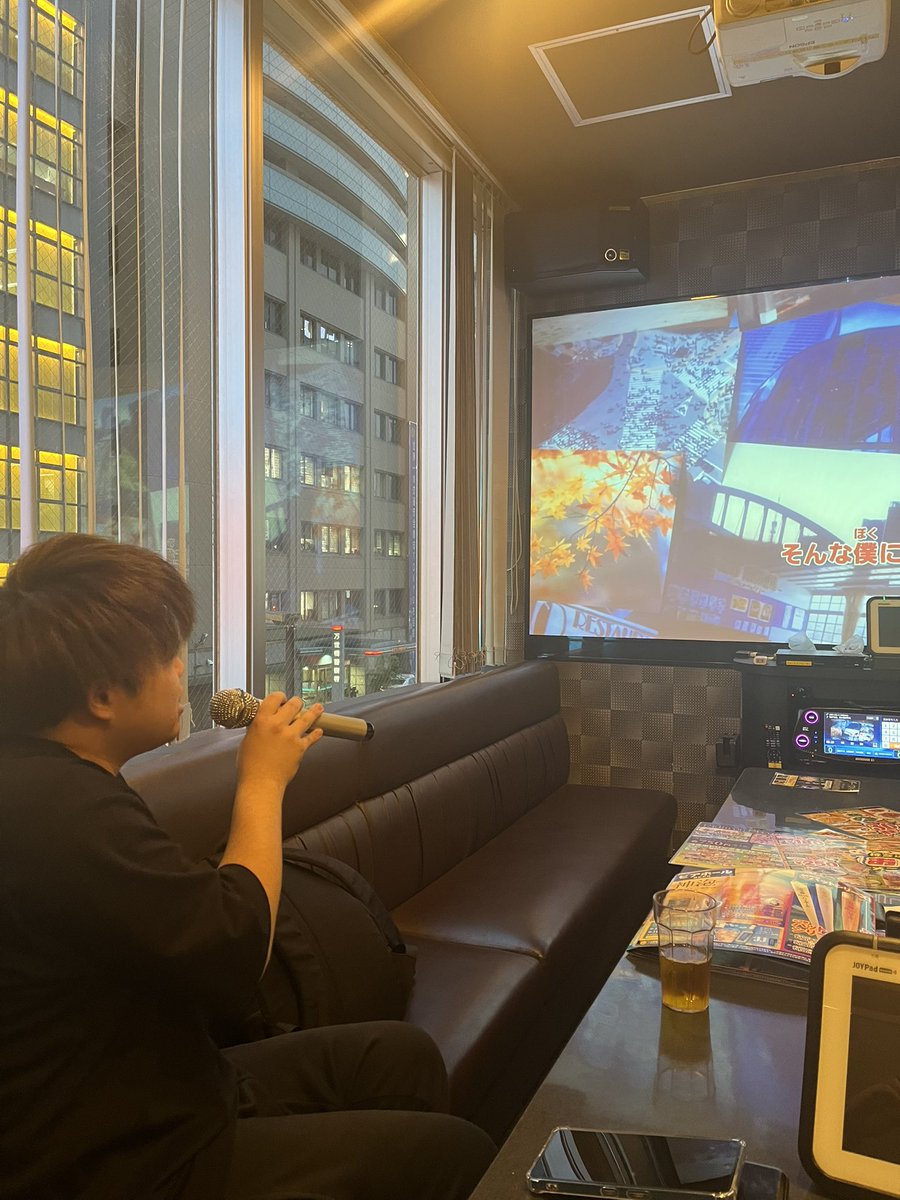 ABUTSUBAME's tweet photo. カラオケを開始します https://t.co/4nAl3ryrt3