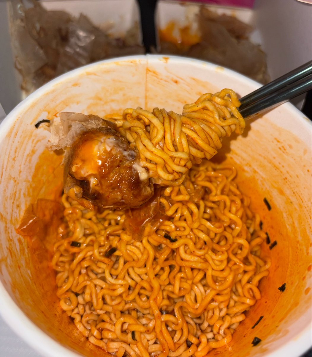 chich111__'s tweet photo. 너히들의 생리푸드는 모야 ? 난 무조건 불닭 .. 뭔가가 더 먹고싶으면 타코야끼.. 다이어트 하면서도 한번씩 먹어주면 다시 힘내서 식단할수있슴 .. 불닭+타코야끼 조합 딘짜 뮈첫다 명란마요+나쵸치즈맛 개 쳐 좋🥵🥵💖 https://t.co/h5TSi2a6vP
