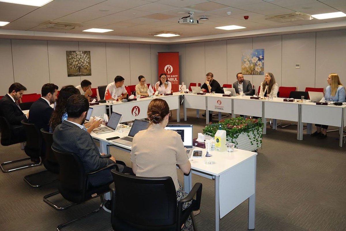 MerkeziKayitTur's tweet photo. Kırgızistan Merkezi Saklama Kuruluşu (CJSC) heyeti MKK’ya iki gün süren kapsamlı bir teknik eğitim ziyaretinde bulundu. Kuruluşumuz tarafından CJSC heyetine merkezi saklama altyapısı, halka arz süreçleri, veri güvenliği, elektronik genel kurul altyapısı gibi kritik konularda verilen eğitimler MKK ve CJSC arasındaki iş birliğini bir adım ileriye taşıdı.
Kırgızistan heyeti eğitim kapsamında Genel Müdür ve Yönetim Kurulu Üyemiz Sn. Dr. Ekrem ARIKAN’a bir nezaket ziyaretinde bulundu. Görüşmede iki ülkenin sermaye piyasaları ve merkezi saklama kuruluşları arasındaki mevcut ilişkiler ile gelecekteki iş birliği fırsatları değerlendirildi.

A delegation from the Central Securities Depository of Kyrgyzstan (CJSC) made a comprehensive, two-day technical training visit to MKK. The training sessions provided by our Institution to the CJSC delegation on critical areas such as central depository infrastructure, IPO processes, data security, and the electronic general meeting system infrastructure took the cooperation between MKK and CJSC a step further.
As part of the training program, the Kyrgyz delegation paid a courtesy visit to Dr. Ekrem ARIKAN, our CEO and Board Member. During the meeting, current relations and future cooperation opportunities between the capital markets and central securities depositories of the two countries were evaluated.
#MKK #CJSC