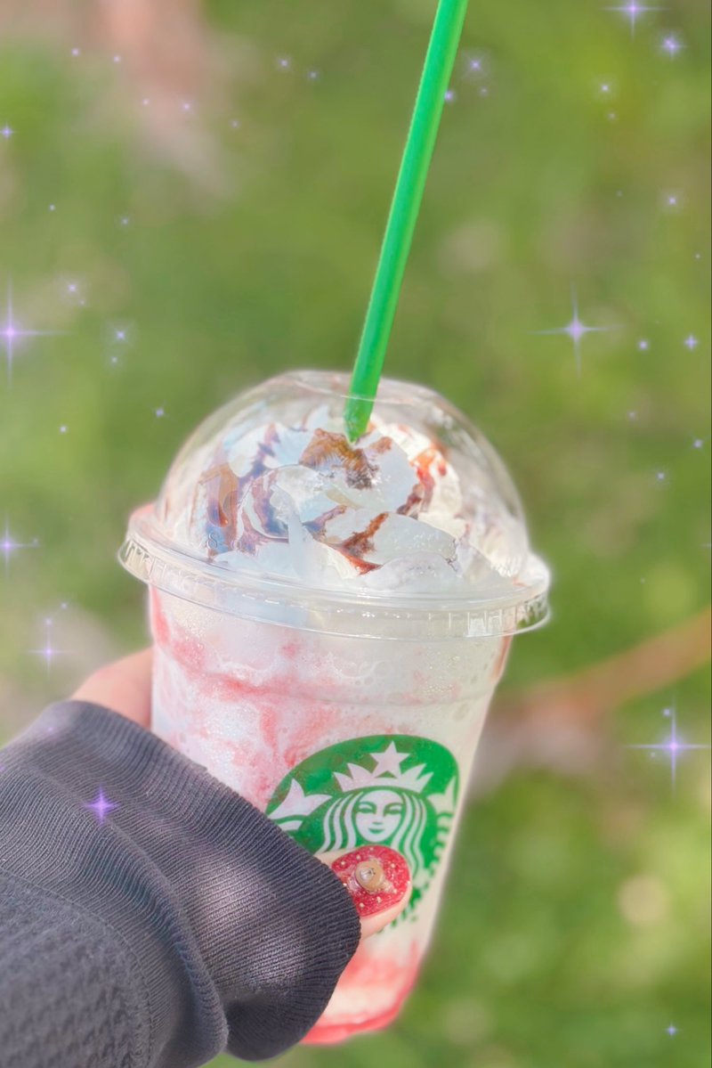cappuccin_573's tweet photo. 8日ぶりのお休み🥹
たか。先輩からもらったチケットでスタバに行ってきました♪

イチゴのシリーズまだあって良かった🍓
ごちそうさまでした💖✨✨ https://t.co/uKi0ff7V6I