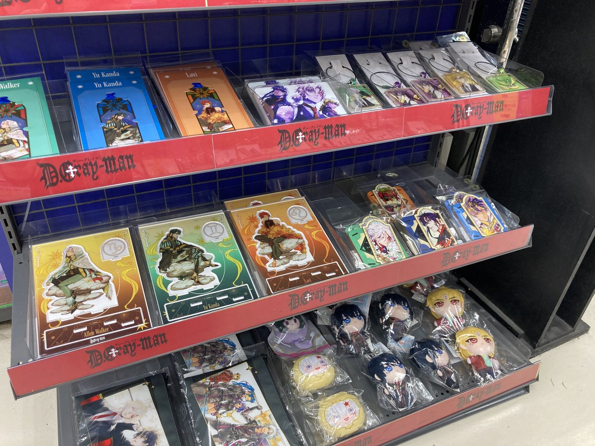 animatehimeji's tweet photo. ♰【哀れなアクマに魂の救済を】♰

2階入口近くにて
『D.Gray-man』の特別装飾実施中🌟

書籍とグッズ各種が好評発売中ヒメ‼

担当者イチオシのシーンを使った装飾も
ご来店の際にはぜひご覧ください‼‼

＃Dグレ https://t.co/vaN67fW7bP