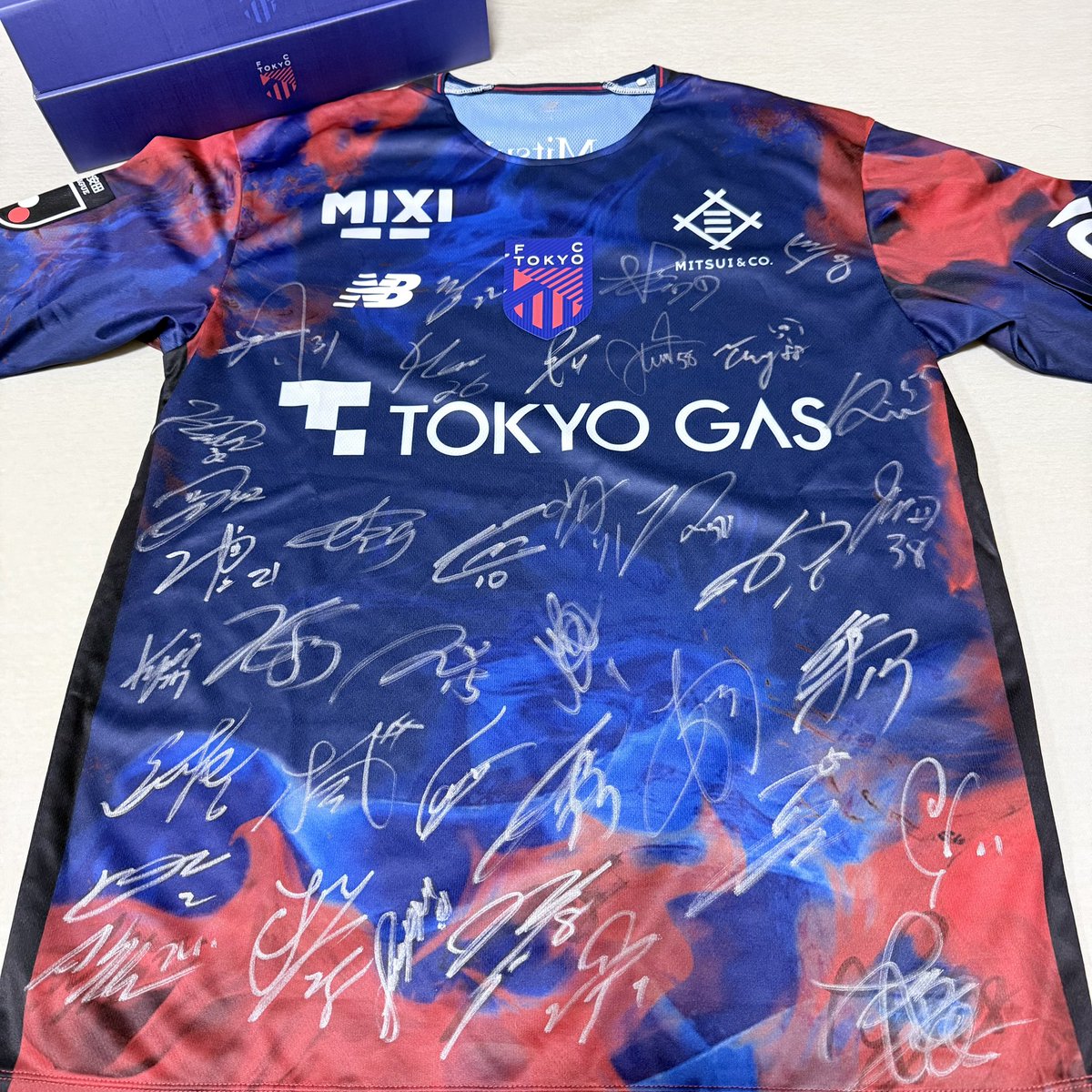 FC東京全選手サイン入りユニフォームが届きました🎁✨ #P4P の