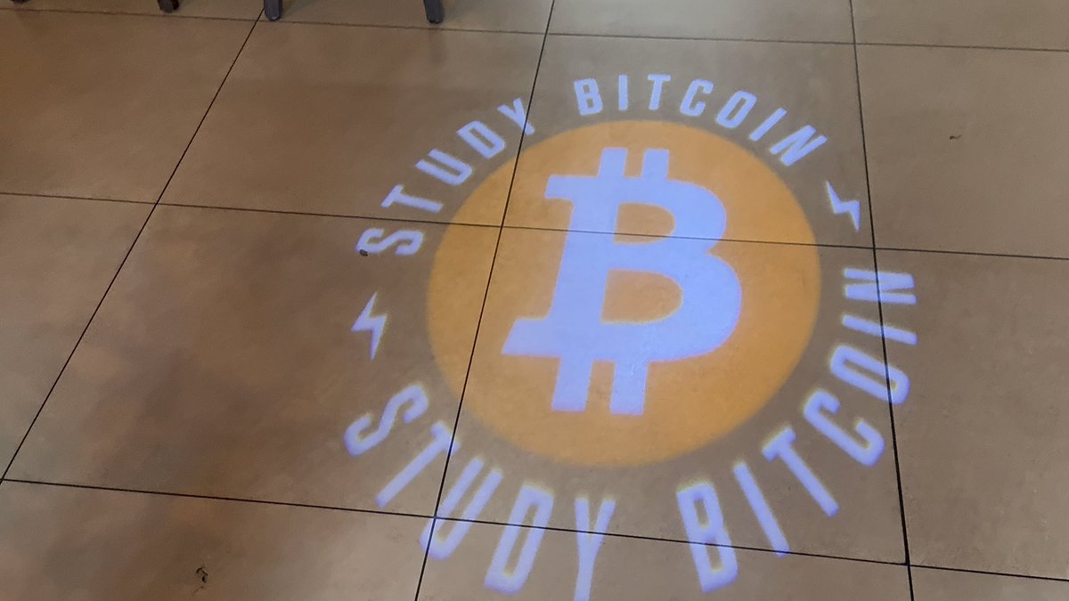 mineey_2100's tweet photo. We tried to pay with Bitcoin, but sadly it didn’t work out this time 😢
@DasDelicious https://t.co/82ZET6muwu