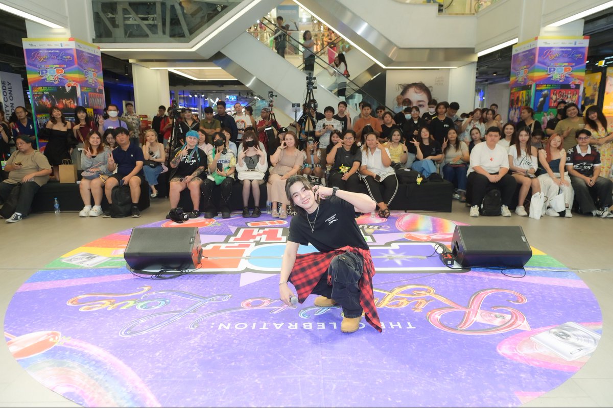 poppahhofficial's tweet photo. เก็บตกโมเม้นท์ TOP PIYAWAT ในงาน POP-ป่ะห์ # 3 : POP YOUR PRIDE! @ Siam Center 🍭🧡💚

#POPป่ะห์
#POPป่ะห์ATSIAMCENTER
#tppiyawat https://t.co/6pIaSCuUaK