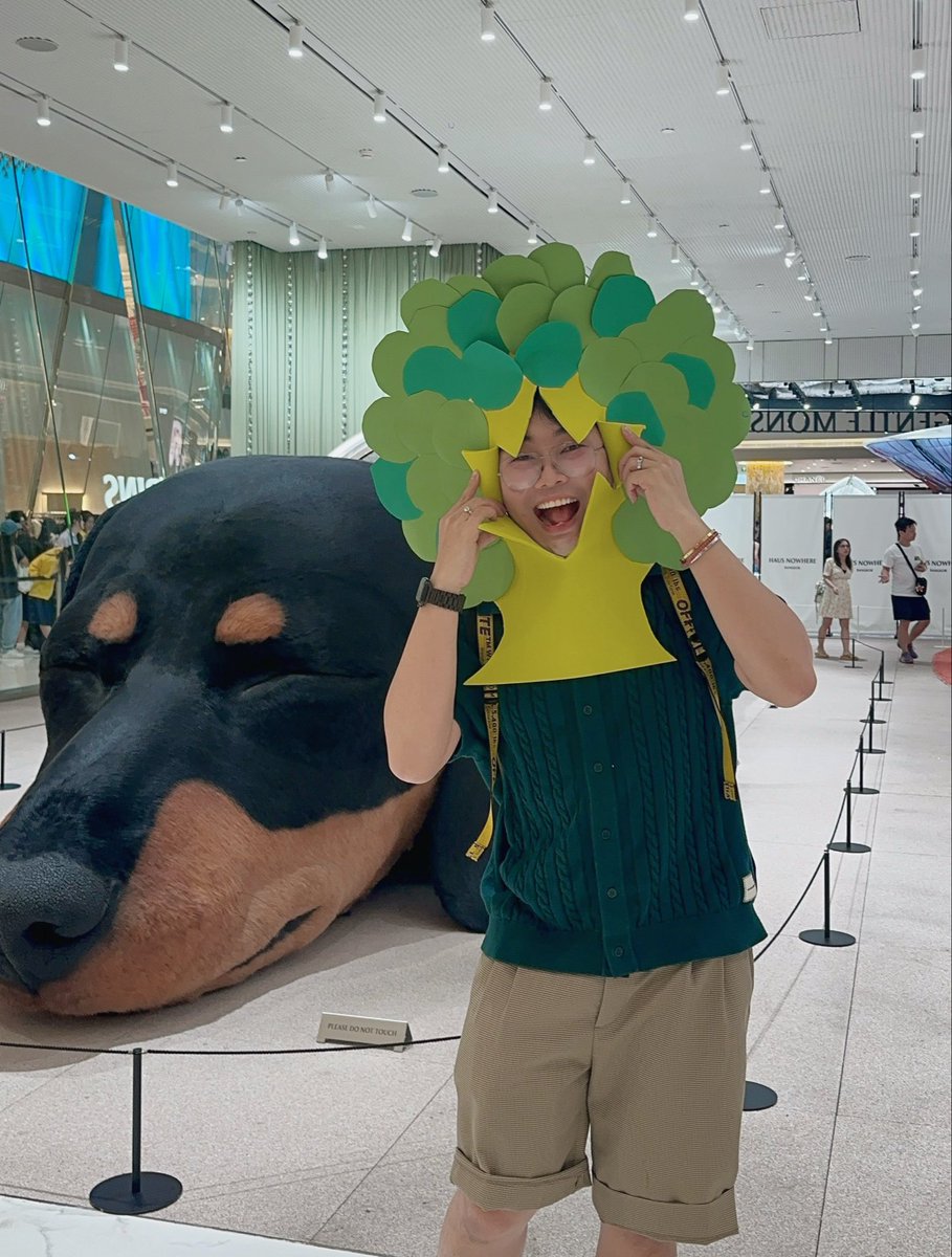 paokiat's tweet photo. ผกาแก้วตั้งใจ ทำชุดมาหา ขจรเดช 🥺
แต่งานเข้า ต้องเข้าบริษัท มาหาขจรเดช😭
หนีกลับไปแล้วอดเห็นกันเลย 😭

🥦❌
🌳✅🤣

WIN VEGGIE POPUP ICONSIAM
#WinxGentleMonsterICONSIAM 
#GENTLEMONSTER_VEGGIECOLLECTION 
#winmetawin
@winmetawin https://t.co/4TlassBMoR