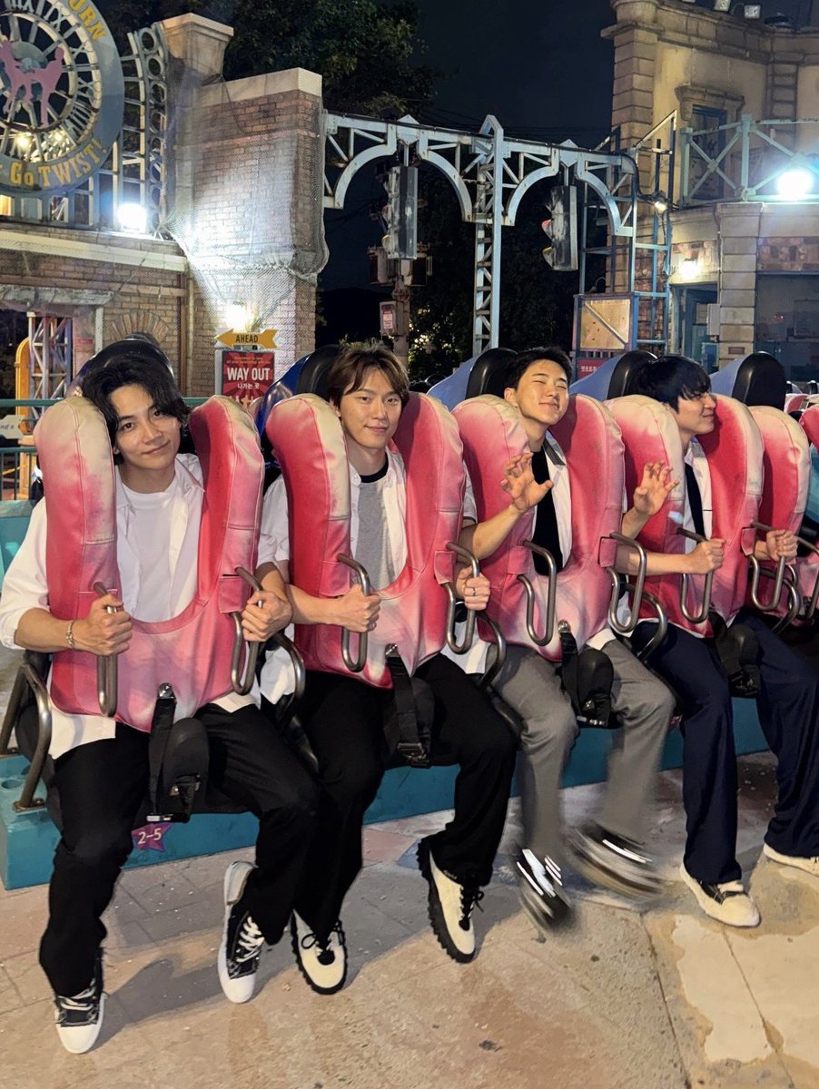 heretale's tweet photo. guys, ini double date couple hts (iya, yang sebelah juga sama hts-an. lebih lama malah, udah 10 tahun 🧎🏻‍♀️) https://t.co/1DsgtzIpf0