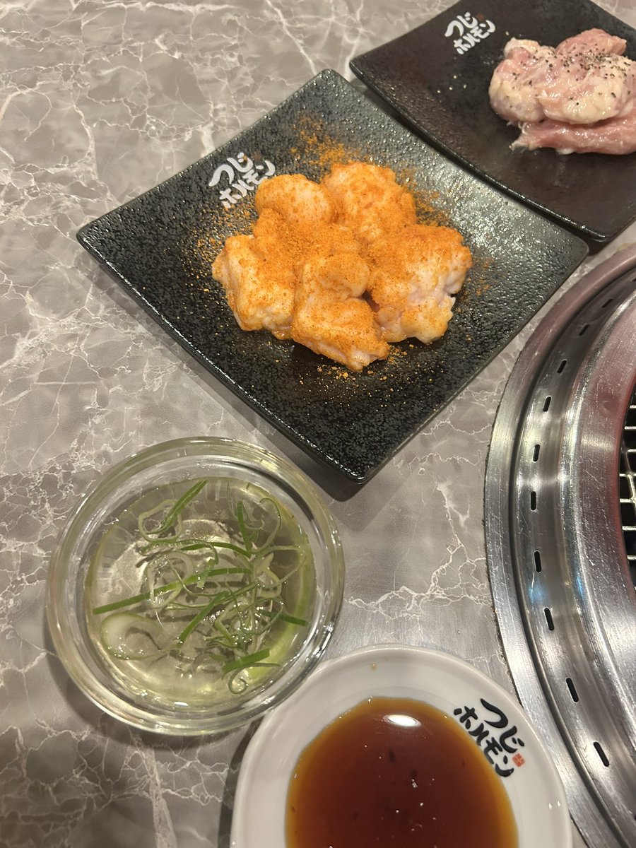 elf208's tweet photo. 久々つじホルモンこの出汁につけて食べるスタイルー！！美味しかった！！ https://t.co/9Hr5ZPdSdF