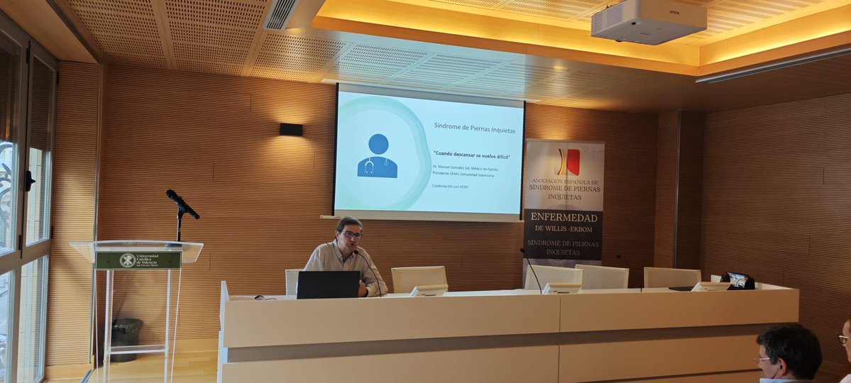 SEMG_ES's tweet photo. #SPI: Cuando descansar se vuelve difícil

Ayer, el presidente de #SEMG en la #ComunidadValenciana , el Dr. Manuel González, impartió la charla sobre el papel de la #AtenciónPrimaria en el Síndrome de Piernas Inquietas, dentro de un encuentro organizado por la Asociación @aespi2 en el salón de actos de la Universidad Católica de Valencia.

La gran participación y el interés del público hicieron que el coloquio se alargara hasta cerca de las 21:00 horas, con numerosas preguntas y un enriquecedor debate.

#SEMG #AtenciónPrimaria #SíndromeDePiernasInquietas

@spi_ewe
