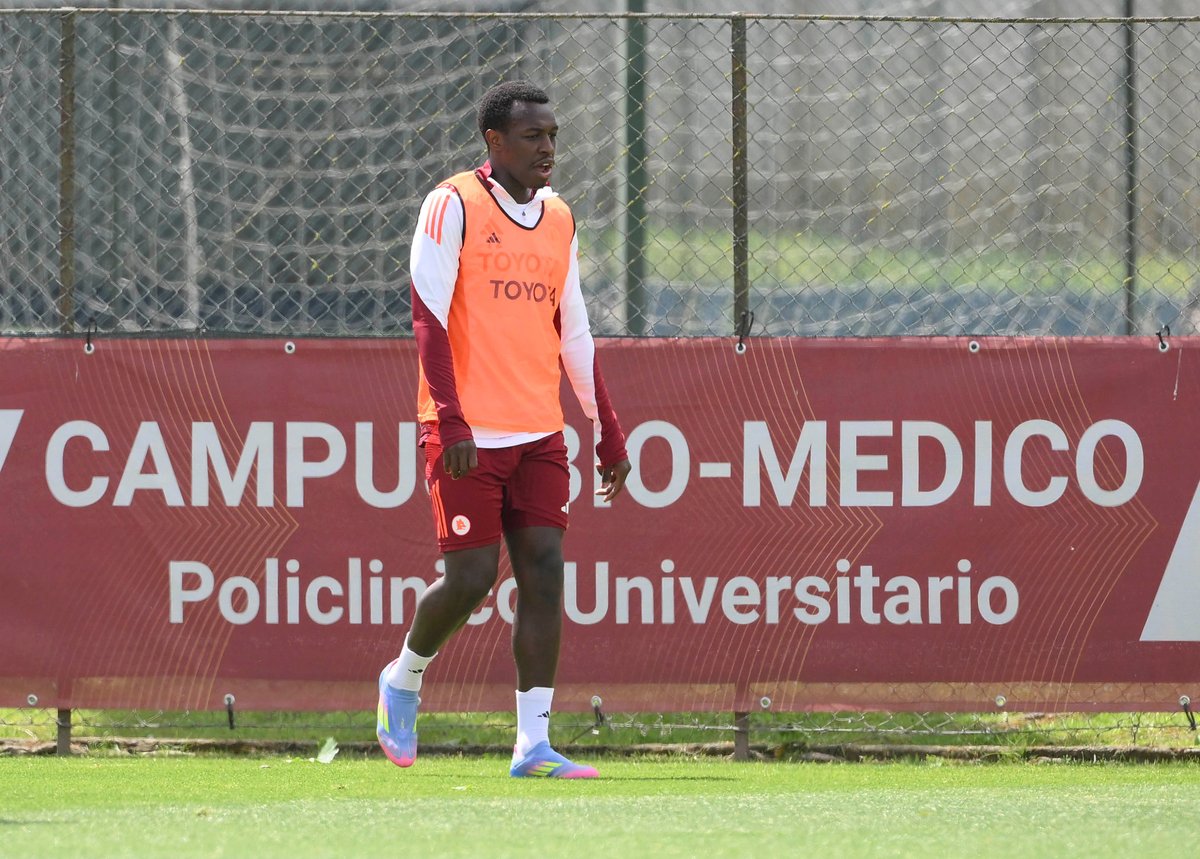 ASRomaEN's tweet photo. Saud Abdulhamid makes permanent move to Lens 🤝

📄 https://t.co/BJuT8Un3BT 

#ASRoma https://t.co/XdR6s29sLw