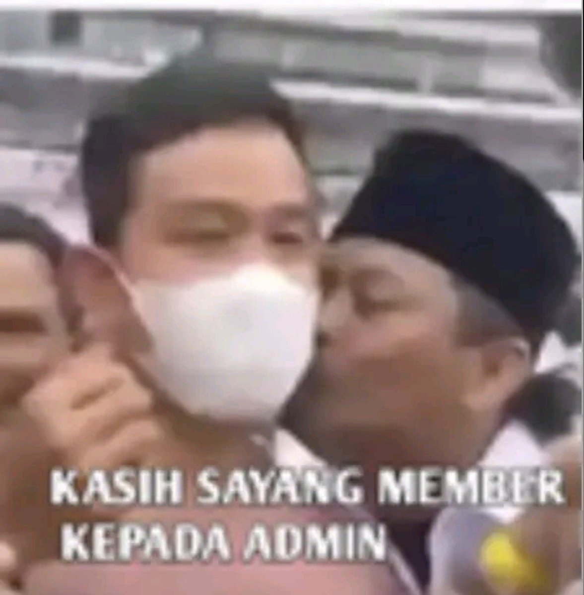 amara_name's tweet photo. @estroile @tanyarlfes loh lu pikir negara gonjang ganjing gini gara² siapa klo bukan karena wowo yg selalu mikirin buna?? nah, karena masih kecil gini, masih dilingkungan kampus wajib di adili, lah coba klo udh jadi presiden gtu, kita yg dibuat ajojing brooo!! https://t.co/qeYLBzlECZ