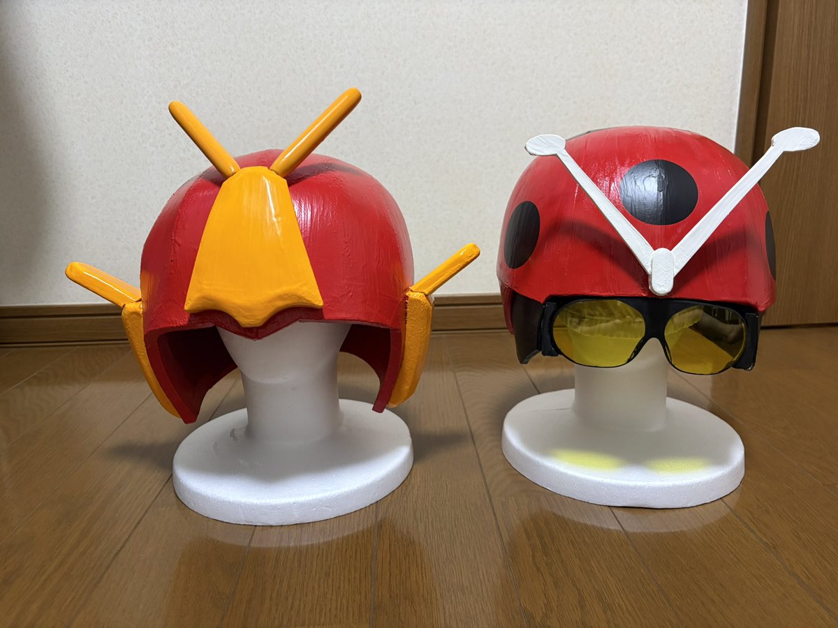 fuuta_23's tweet photo. とりあえず完成かな…シンプル故の難しさはありましたが…とりあえずそれっぽい感じで出来たかと思います…。
よくあの特撮好きさん、仮面ライダー好きさんに人気の高いあのキャラのヘルメットと間違えらるっぽいので、並べてみたり…💦
#聖戦士ダンバイン
#チャムファウ https://t.co/Joost4fCc8