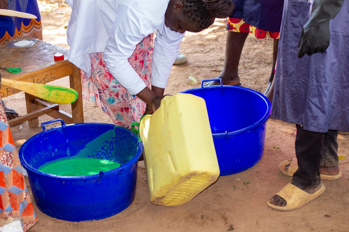 ACSETUganda's tweet photo. Aimed at boosting individual savings and farmers’ cash flow, the farmers were thrilled to see everyday ingredients transform into marketable products. Captivated by the process, many pledged to launch these businesses to ensure long-term resilience!
#Farmers’VSLA #Resilience https://t.co/anwx8YLIvA