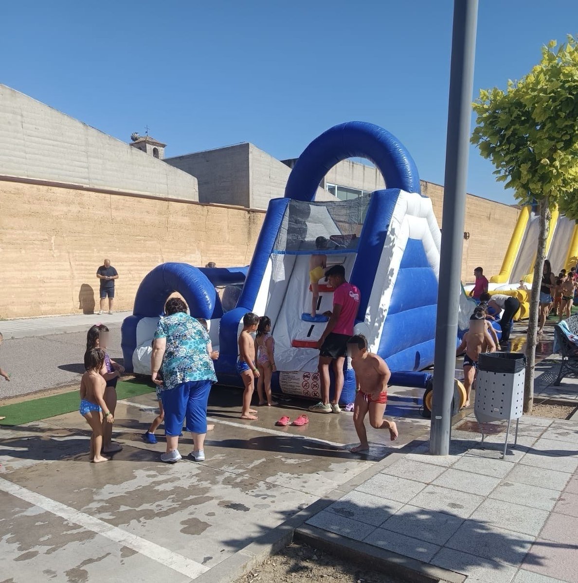 Toro_Ayto's tweet photo. 🎉 Fiesta de fin de curso de las Escuelas Deportivas Municipales de Toro

Ayer pusimos el broche final a una nueva temporada. 

👏🏻 Queremos dar las gracias a todos los niños y niñas que han participado durante este curso, así como a sus familias, monitores y escuelas. https://t.co/E1TOSPWjOa