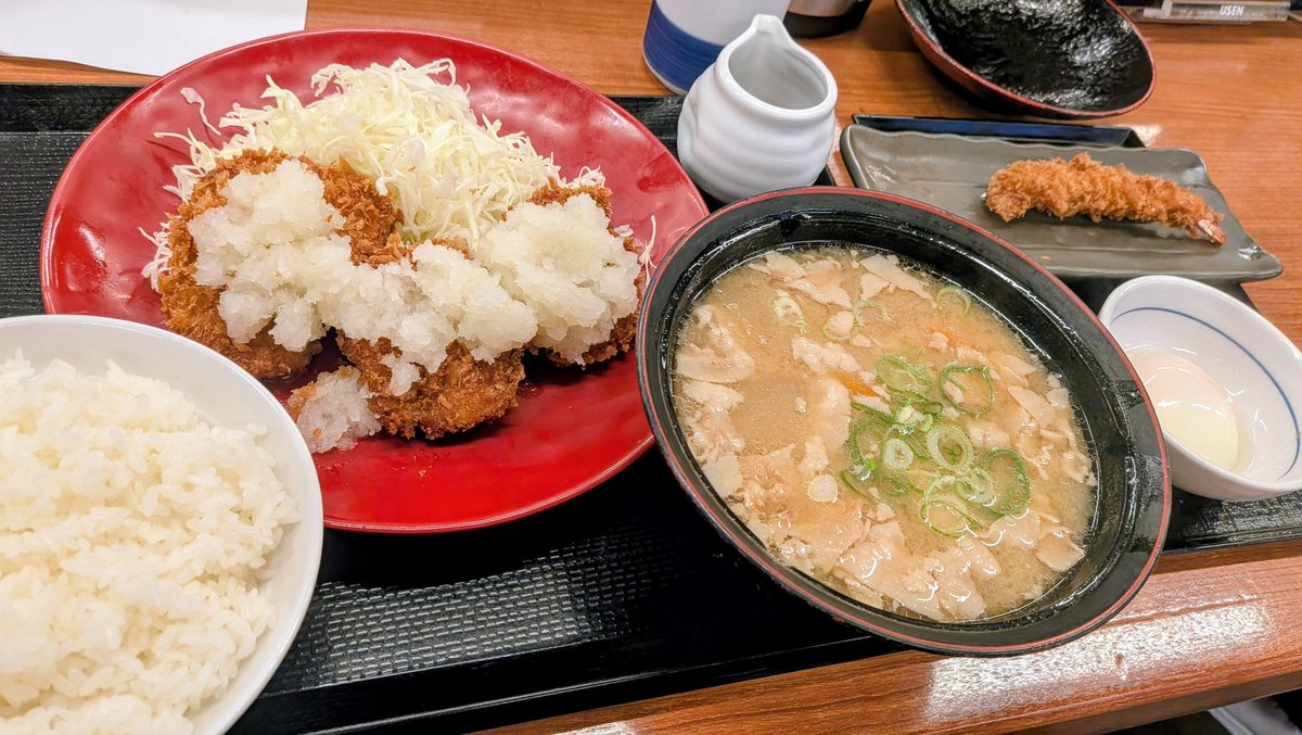 kensuke_7352's tweet photo. 1.一昨日、「台風来るのか…」と思いながら飲んだヤツ
2.台風で車で出勤した時のランチ
3.車で出勤したのに飲みに誘われて車を置いて飲みに行った帰りに食べたラーメン
4.本日その車での帰り道に「高級イタリアン？」に行こうと思っていたのに改装中だったため予定を変えて食べたカツ https://t.co/PzFHc2JL3G