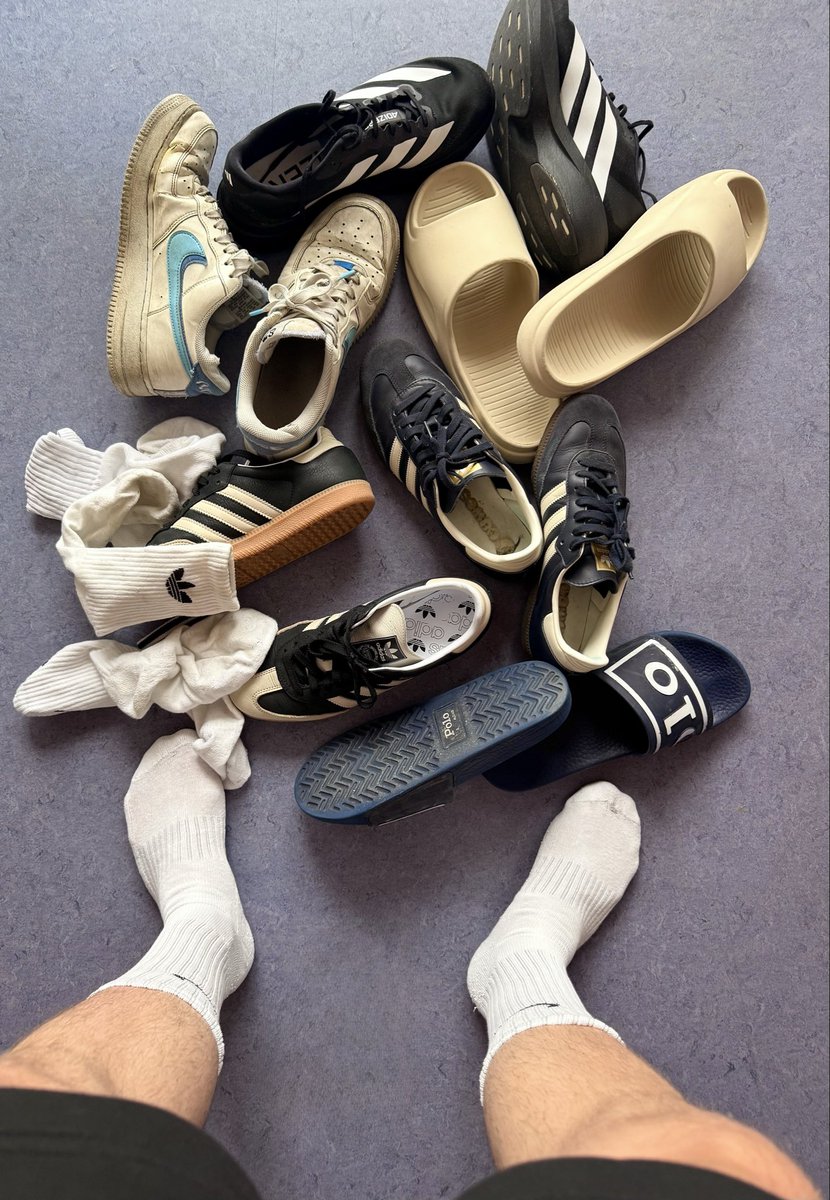 alphaXsteve's tweet photo. Na Zahlsklave, welche davon willst du sniffen? Natürlich musst du bezahlen #zahlsklave #zahlsau #master #findom #shoes #socken  gefallen dir meine Socken und Schuhe ? 💪🏻 https://t.co/KWz0PKCTi6