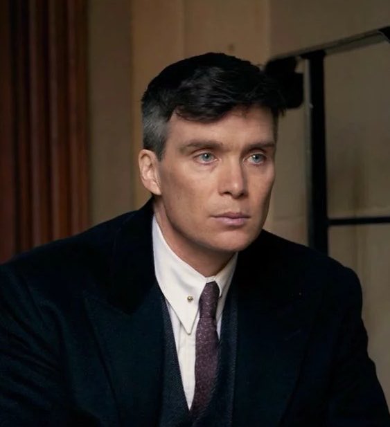 viesanterieures's tweet photo. i remember losing my shit when season 6 dropped because tommy had some silver in his hair and then 4 years later we got full silver fox tommy https://t.co/UXwN7Q01vg