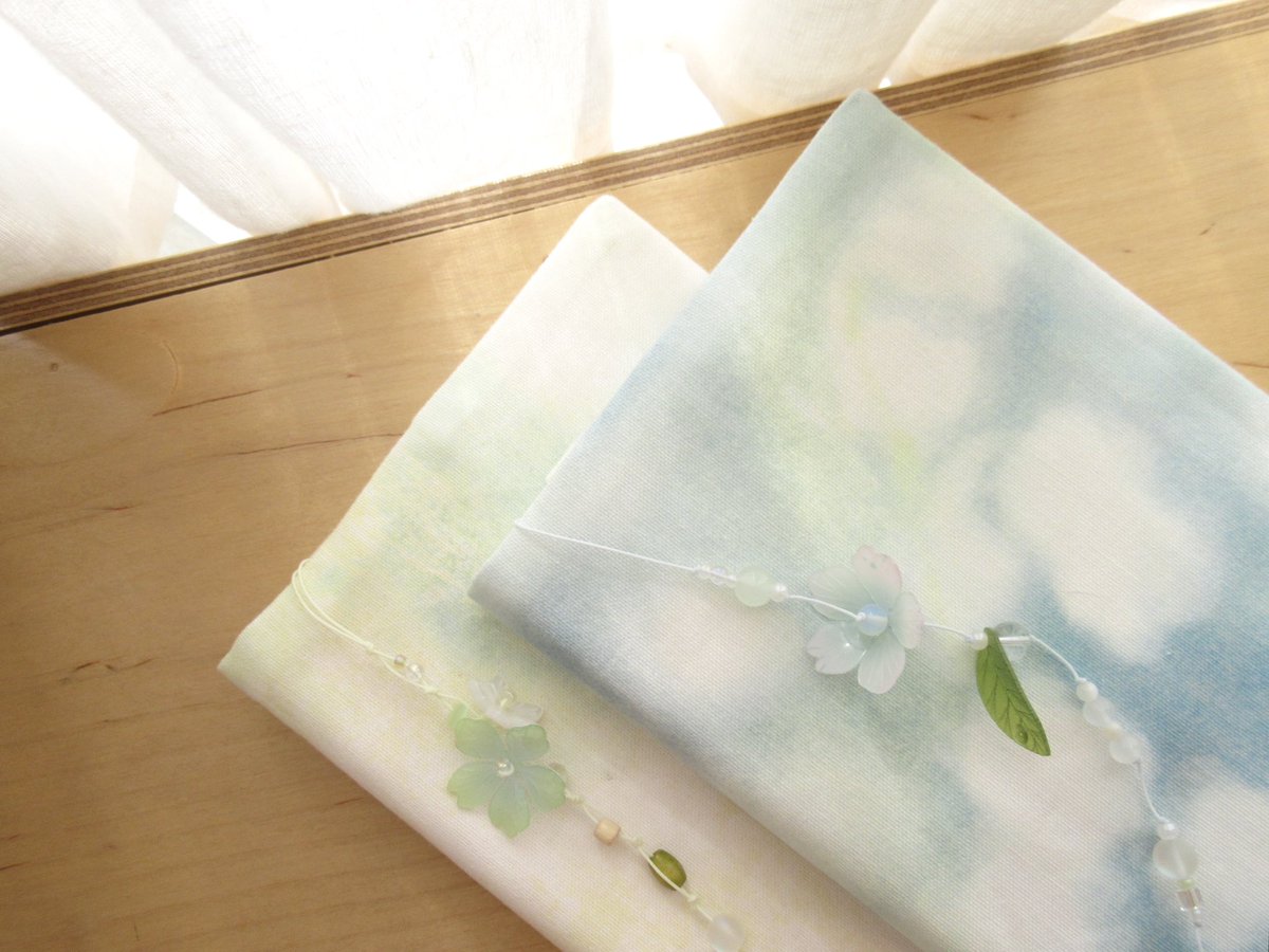yeonrok_shop's tweet photo. [풀풀  x 연록 ]
새롭게 선 보이는 풀풀의 북커버 시리즈에 어울리는  끈갈피를 제작했어요 ! 
인벤타리오 J10에서 만나요 ^.^ https://t.co/acLnnrZ9f1