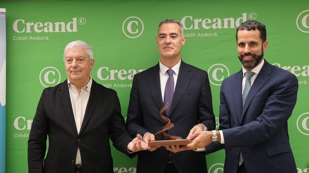 diariandorra's tweet photo. Els premis CEA incorporen un guardó a la dona empresària @CEA_And https://t.co/gI3IyuxeSe https://t.co/TBJespdHri