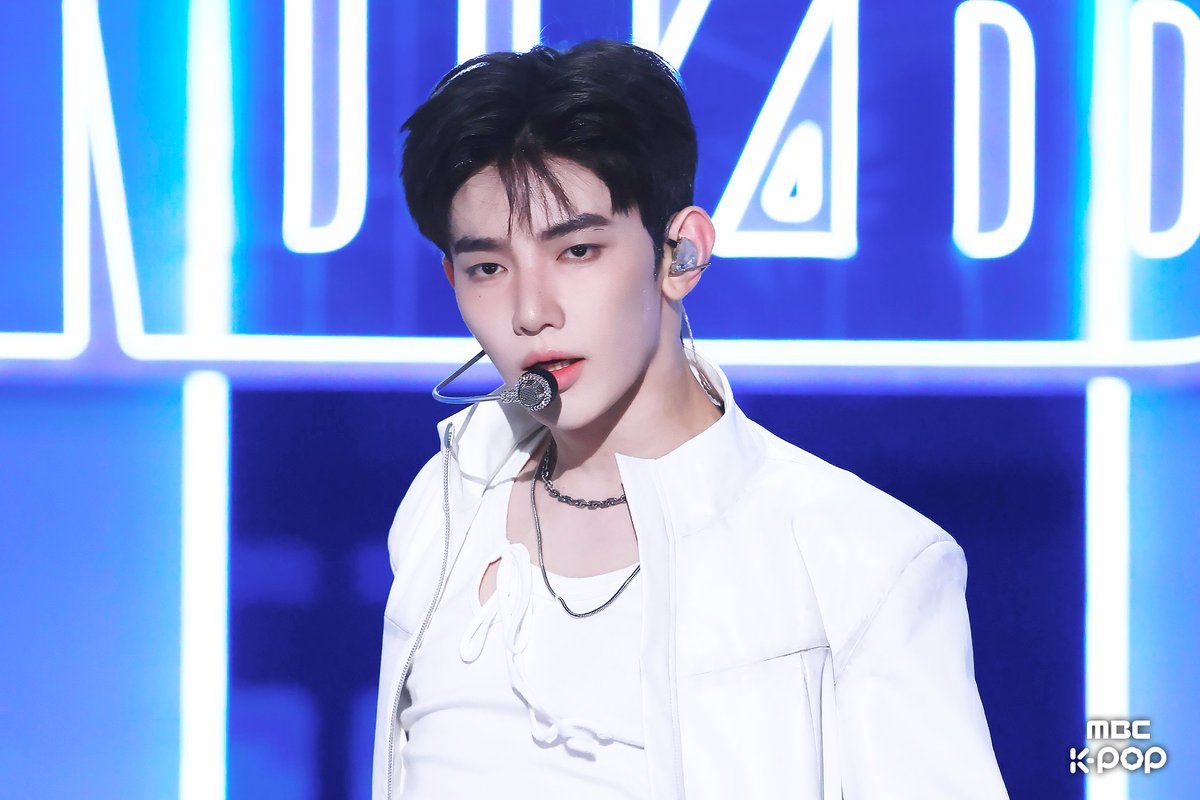 ZHANGHAOGLOBAL's tweet photo. [📸] 260604 — ‘Curious’ 260530 Music Core On-site Photos 

🔗 https://t.co/KteG3U3iV2

#ZHANGHAO #장하오 #章昊 #ジャンハオ
#AND2BLE #앤더블 https://t.co/0HCk0v0Wmw