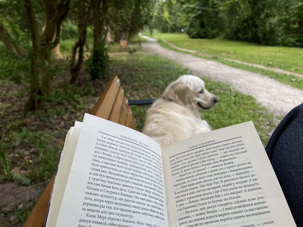 prsashalee's tweet photo. Як же ахуєно після дощу почитать книжку в парку, зʼїсти круасан та попить кофя

А ще ахуєно задонатити мені на баночку https://t.co/ryXPBzyA3D 💰💰💰
Маємо вже половину 🤍 https://t.co/m8c7Xj6KUY