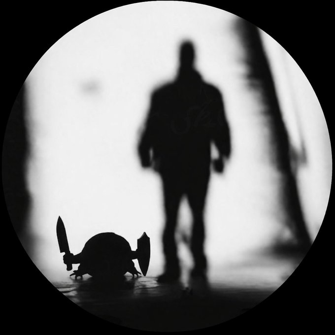 schizzyo's tweet photo. @vantableu616 what the boy dog @_Shadow36  doing https://t.co/5KbKtTJsSw