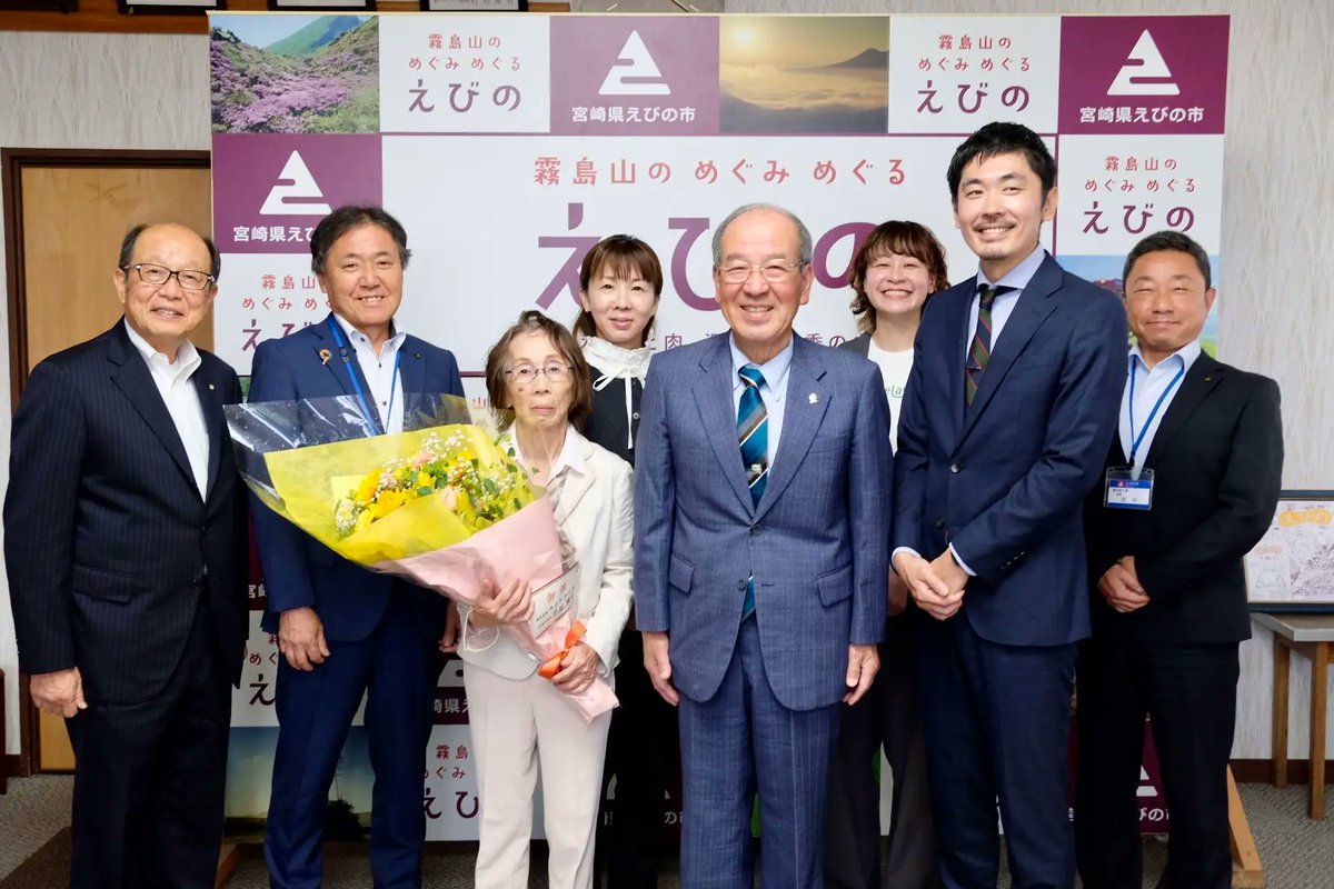 rutasai's tweet photo. 【宮崎県えびの市で事業承継セレモニー🎉】
約47年営業してきた「林事務機」さんの事業承継セレモニーを行いました。

「林事務機」���新代表者として経営を担うことになったのは、ミミスマス代表の上野諒さん。

上野さんは、宮崎市出身で、政府系金融機関に勤めたのち、2017年に地域おこし協力隊として日本三大秘境のひとつ・椎葉村へ移住。協力隊の任期を終えた後、2020年に合同会社ミミスマスを設立しました。今回「林事務機」はミミスマスグループへの参画となります。

実は上野さんとは私も以前より面識があり、椎葉村で起業されたと聞いたときは驚きました！そこからユニークな事業展開をされ、今回の決断も大変スピーディーでロジカルな印象です。本当におめでとうございます！

スタートアップが老舗企業を譲り受け、想いをもって発展されていく未来に、私たちはコミットして参ります🔥