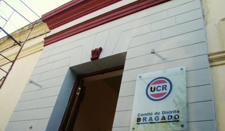 Infonoroeste1's tweet photo. El domingo los radicales de Bragado y Lincoln van a elecciones internas

A nivel provincial, asumirá el abadista Balbín -alineado con Maximiliano Abad- la conducción de la UCR.

https://t.co/gezye9cq3V https://t.co/EbzueXFliS