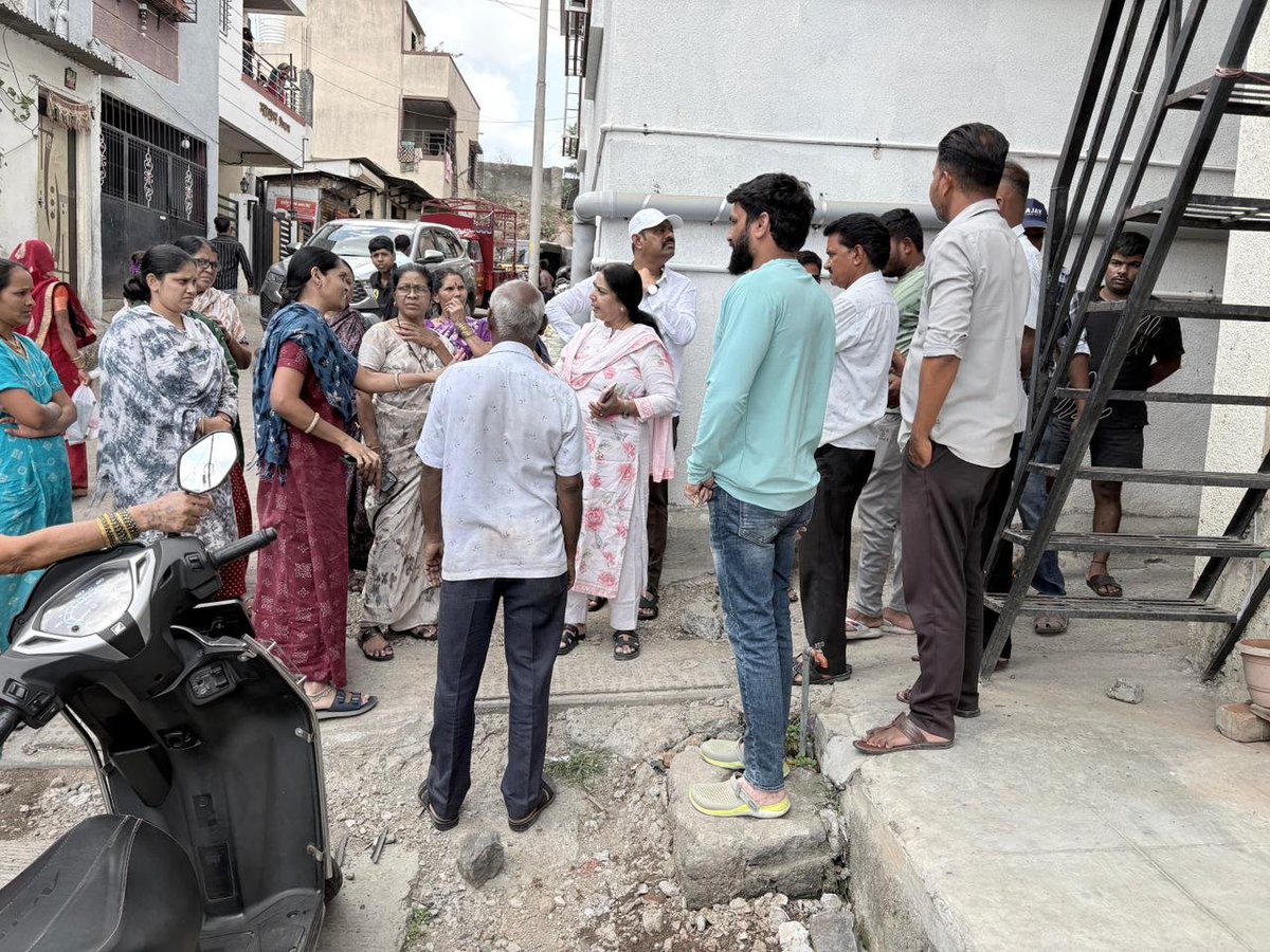 mansimanojdesh1's tweet photo. 📍 पापळ वस्ती

आज पापळ वस्ती येथे स्थानिक नागरिकांची भेट घेऊन त्यांच्याशी विविध नागरी समस्यांबाबत संवाद साधला. यावेळी परिसरातील पाणीपुरवठा व्यवस्था तसेच ड्रेनेज लाईनची पाहणी करण्यात आली.

#प्रभाग20 #पापळवस्ती #जनसंवाद #पाणीपुरवठा #ड्रेनेजव्यवस्था #पावसाळापूर्वतयारी https://t.co/xqhAmT8xxa