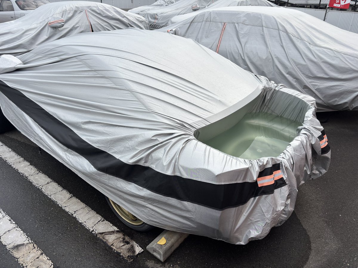 C86523242's tweet photo. 台風の雨ヤバかっなぁ
1日経って気付いたけど

シルビアの予備ボディが、、、 https://t.co/yWuFN37JIG
