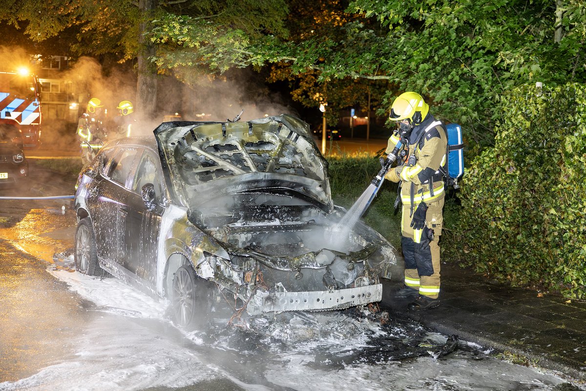 haarlem's tweet photo. Autobrand Heemstede blijkt aangestoken, politie zoekt getuigen: De auto die eerder deze week in brand stond aan de W. Denijslaan in Heemstede blijkt te zijn aangestoken, dat laat de politie weten. De politie roept mensen die iets hebben gezien of… https://t.co/RCsgblkIhb https://t.co/HAAcPY8waW