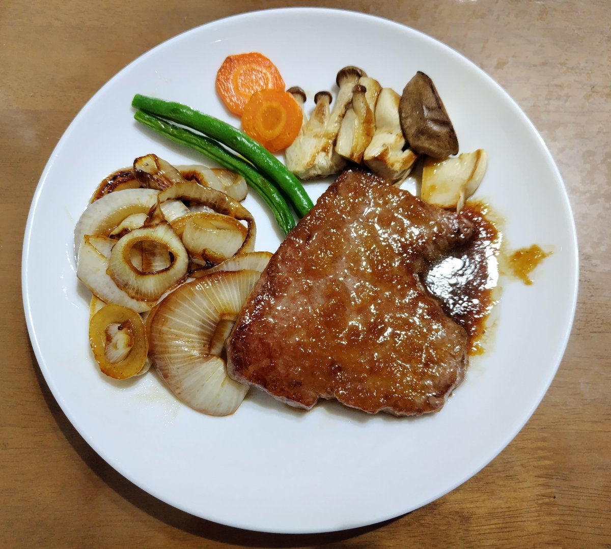fukamaru86's tweet photo. 畑で採れた野菜を食べる😋
#家庭菜園 https://t.co/C5059ObQIV