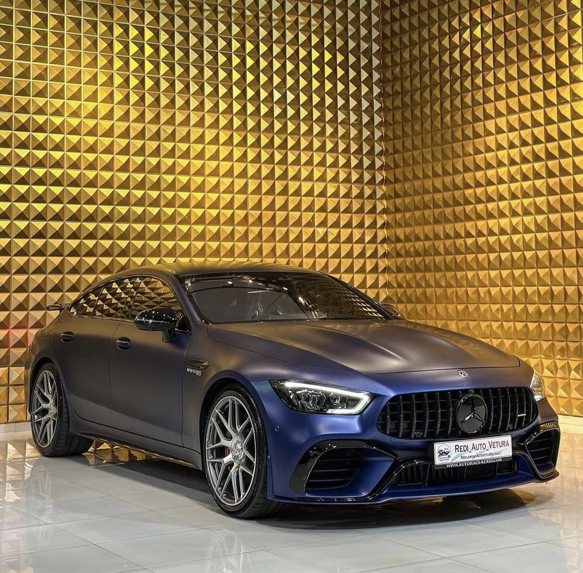 autochat360's tweet photo. Matte blue AMG GT 63 S 💙🔥 https://t.co/JGuGLVKOwY