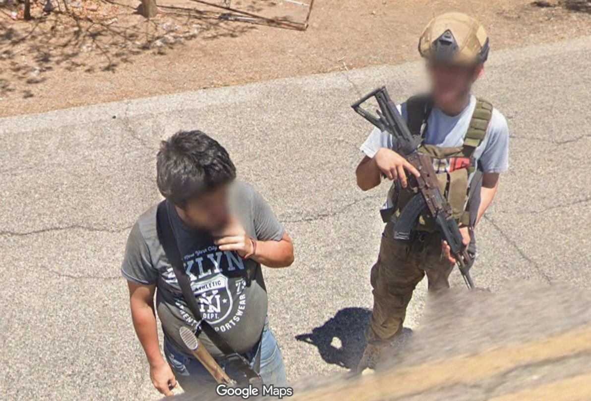 bartueken7's tweet photo. Google View arabası Meksika'da gezerken çok sayıda kartel üyesini görüntüledi https://t.co/0dO22I3dQ5